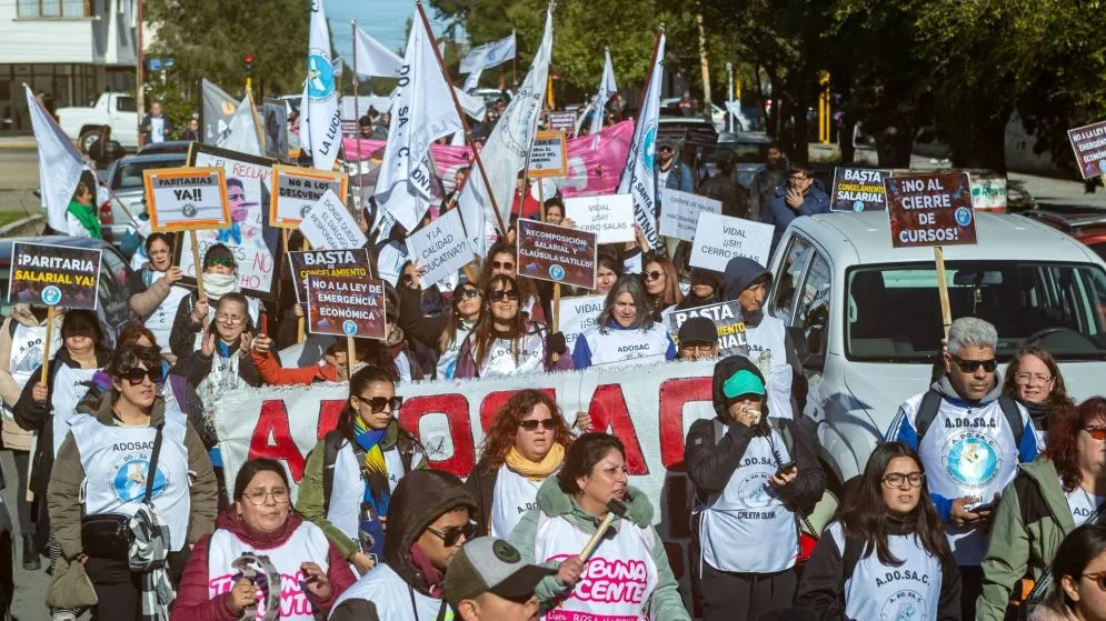 Docentes irán a Casa de Gobierno por descuentos que en algunos casos alcanzaron el 100%