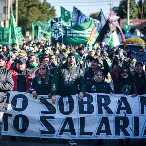 El pedido por paritarias y otra probable marcha a la legislatura de Santa Cruz
