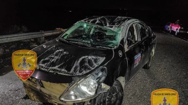 PARA LEER ¿Qué pasó anoche en El Calafate? Bomberos asistieron a un vuelco cerca del Glaciarium