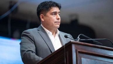 "Santa Cruz tiene 345 mil habitantes y más de 90 mil personas dependen de un salario del Estado"