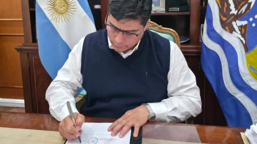 Claudio Vidal reglamentó la Ley de Copa de Leche Escolar en Santa Cruz y garantizó refuerzo alimenta