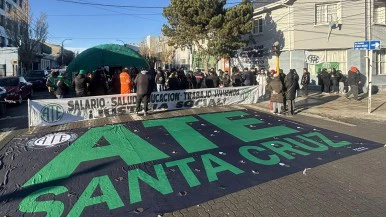 ATE Santa Cruz pidió la apertura urgente de paritarias y se suma a ADOSAC