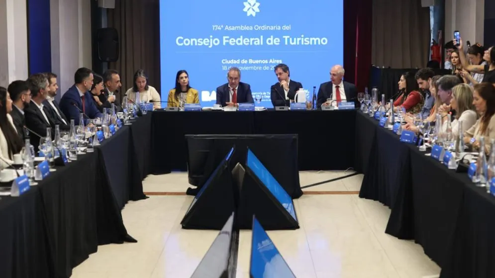 Sin vuelos no hay temporada turística en Santa Cruz