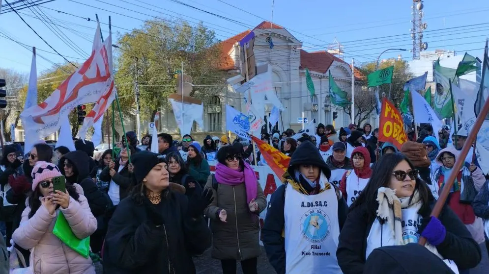 Sin acuerdos Santa Cruz tendrá otra semana paralizada por la continuidad del conflicto docente