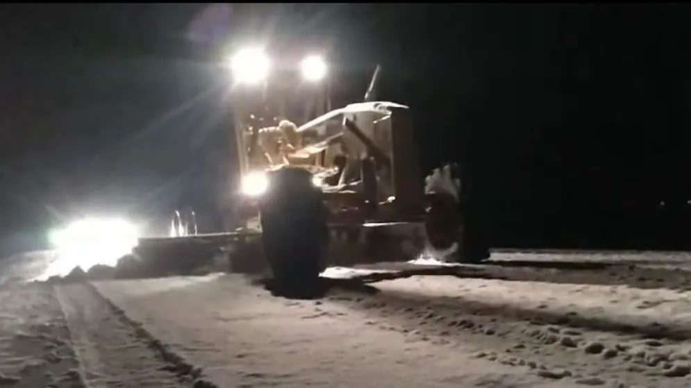 Temporal Viento, hielo y corte de energía: varias localidades de Santa Cruz quedaron sin luz y suspe