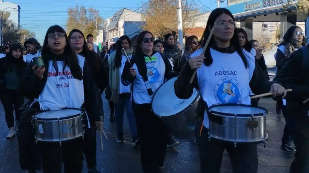 CONFLICTO DOCENTE ADOSAC ratificó un paro de 72 horas para martes, miércoles y jueves por la "propue