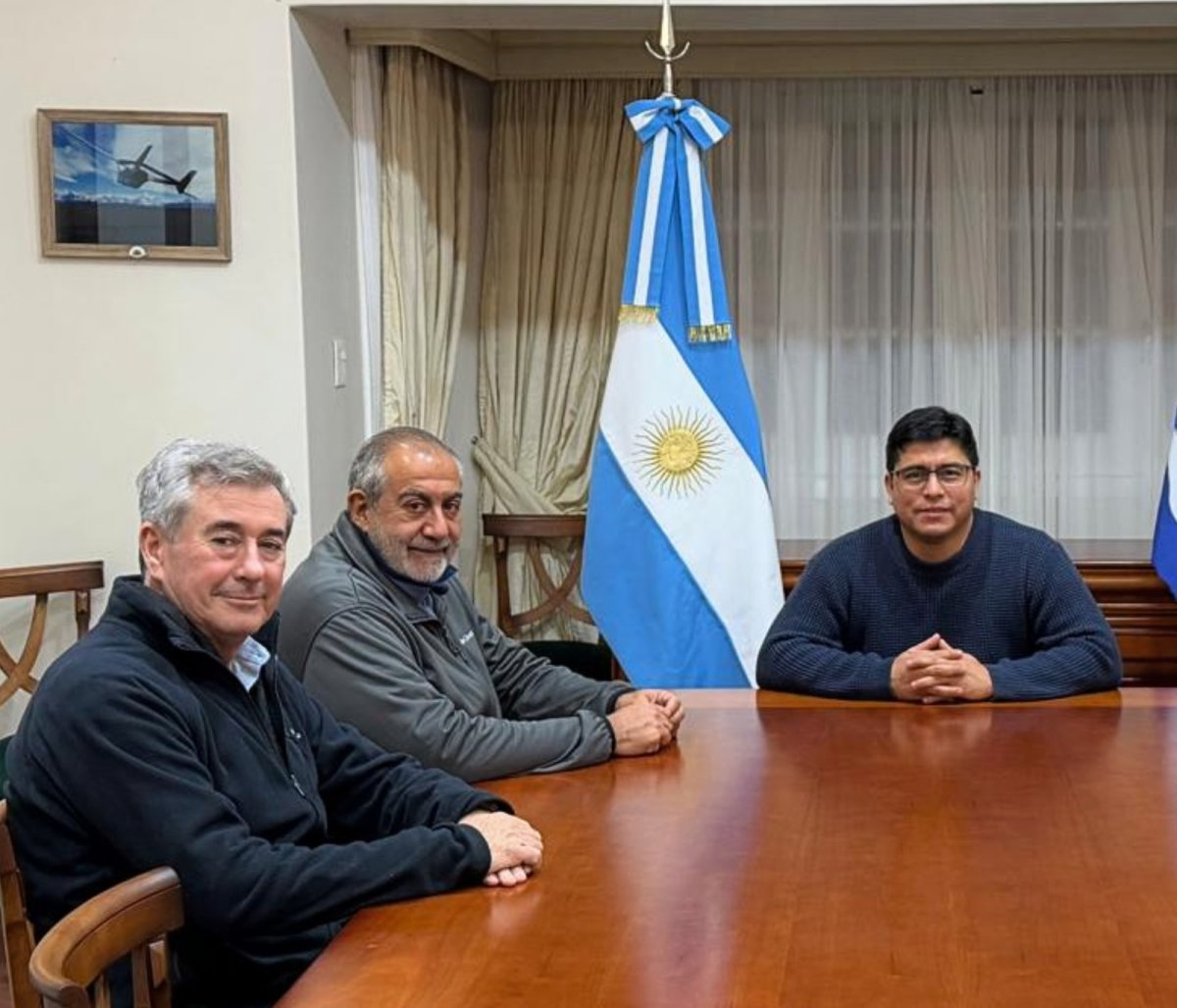 "Santa Cruz seguirá defendiendo el trabajo y un verdadero federalismo", afirmó Claudio Vidal tras re
