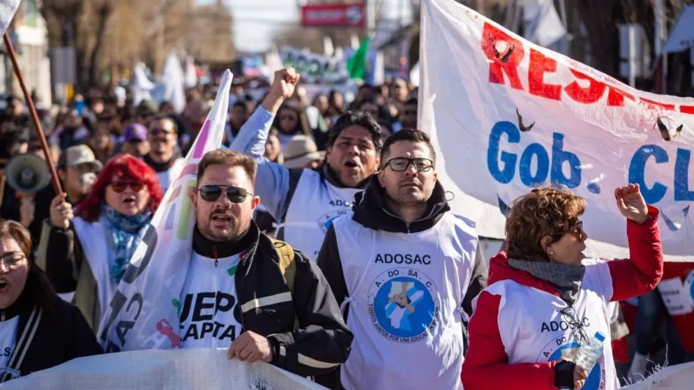 CONFLICTO DOCENTE ADOSAC aceptó la oferta salarial del gobierno: la toma "a cuenta"