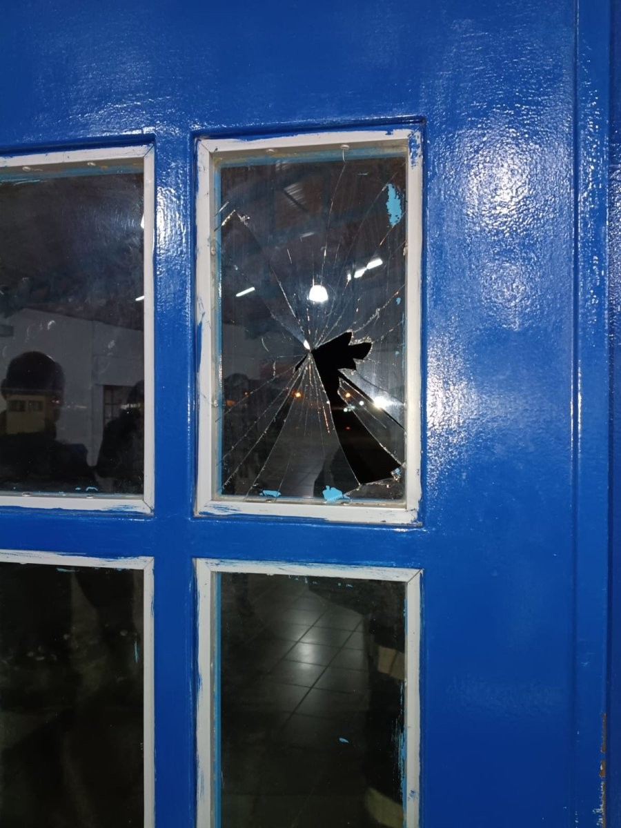 Conflicto en Santa Cruz: fracasó la paritaria policial y el Gobierno denunció violencia