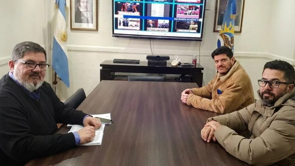 Acuerdo paritario Ezequiel Verbes confirmó la devolución de descuentos salariales y dialogó con ADOSAC sobre las escuelas
