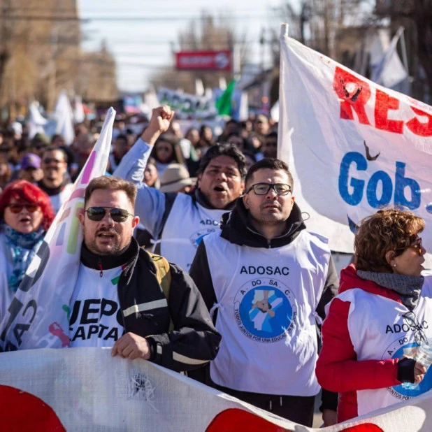 CONFLICTO DOCENTE ADOSAC va al paro en Santa Cruz